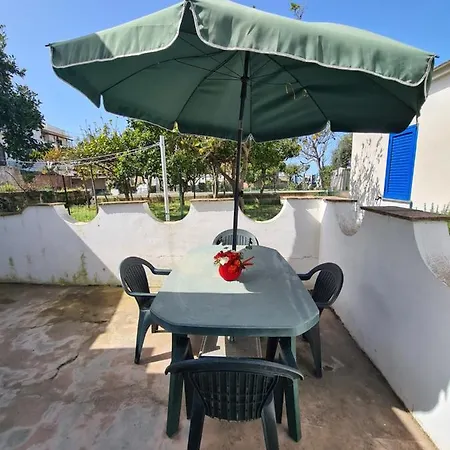 Casa Luminosa Con Patio Procida