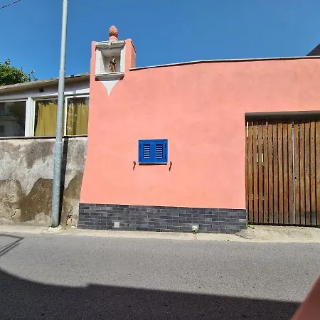 Casa Luminosa Con Patio * Procida